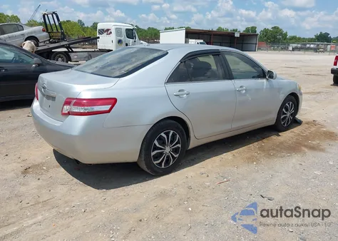 2010 Toyota Camry z USA, uszkodzony, nr VIN 4T1BF3EK2AU061357